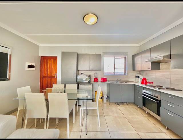 2 BEDROOM TOWNHOUSE FOR SALE IN BLUE HILLS